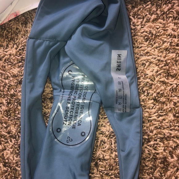 Soft pretty women’s bathing suit - Picture 3 of 3